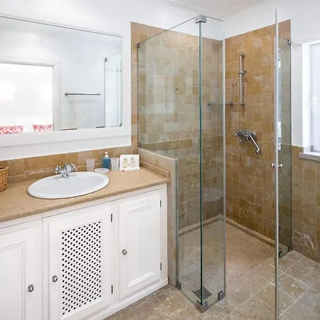 Sleeps 16 Pool Air Con Wifi
