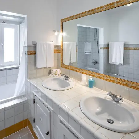 Sleeps 16 Pool Air Con Wifi