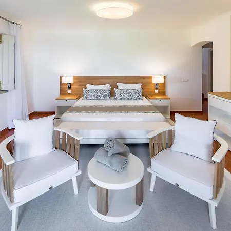 Sleeps 16 Pool Air Con Wifi * Malhadais