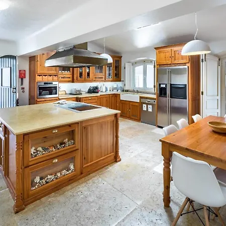 Sleeps 16 Pool Air Con Wifi Villa Malhadais